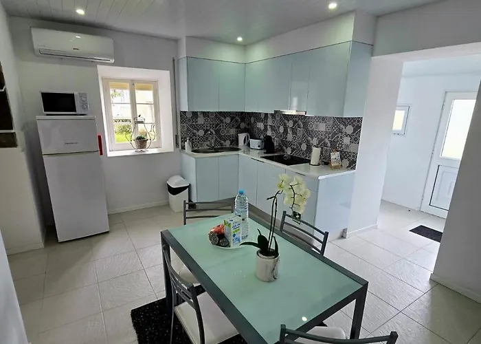 Holiday home The Cedar Tree House